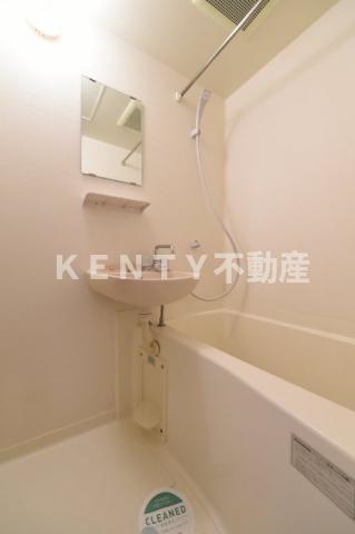 バス・シャワールーム　コンパクトで使いやすいお風呂です