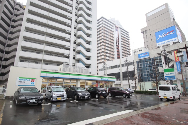 コンビニ　ファミリーマート 千早店（コンビニ）まで336m