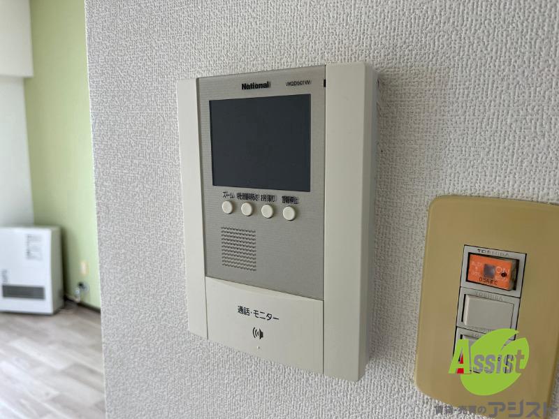 その他　ＴＶモニター付インターホンです。来客者の顔が見えるので安心！