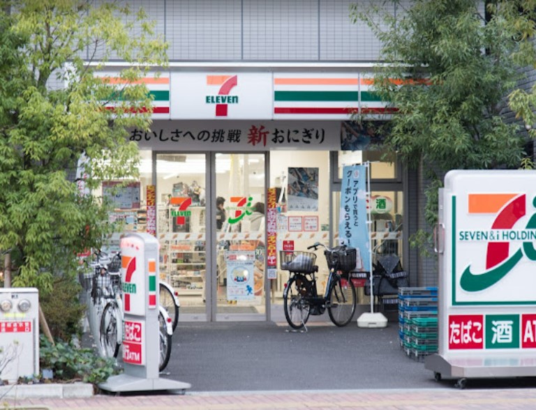 コンビニ　セブンイレブン 板橋本蓮沼駅西店（コンビニ）まで369m