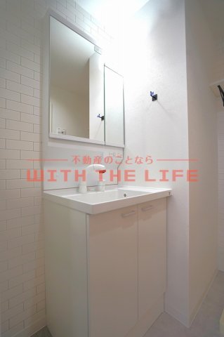 洗面設備　朝の支度にも助かる、独立の洗髪洗面化粧台
