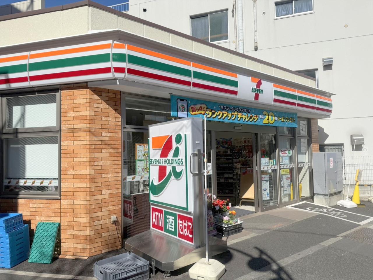 コンビニ　セブンイレブン新宿舟町店（コンビニ）まで208m