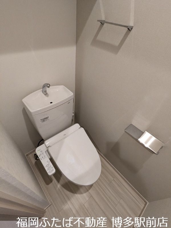 REGALEST FAM 千早のトイレ写真