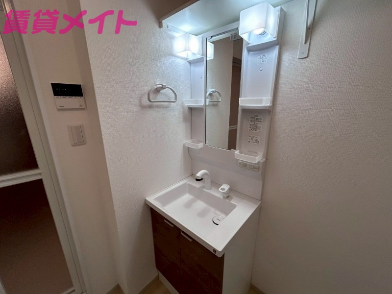 洗面設備　別部屋参考写真です