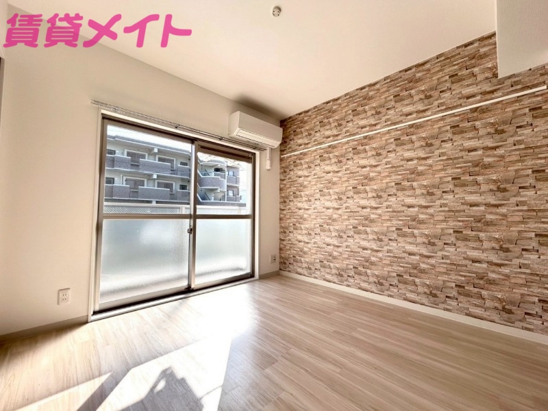 居室・リビング　別部屋参考写真です