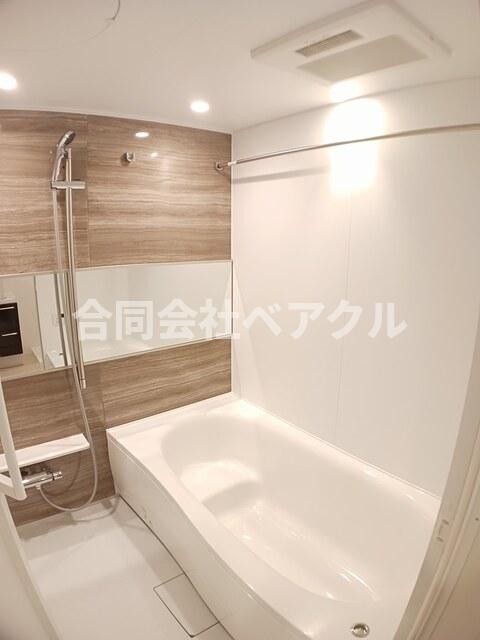 バス・シャワールーム　落ち着いた空間のお風呂です
