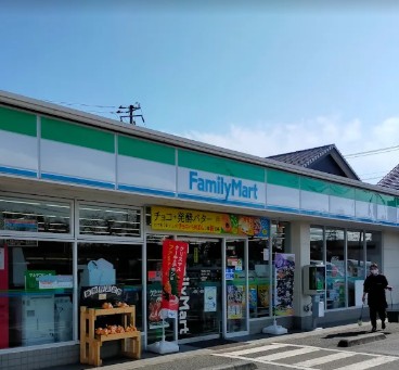 コンビニ　ファミリーマート 吉川さくら店（コンビニ）まで319m