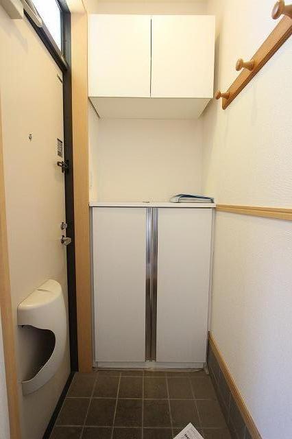 玄関　※反転タイプの写真です。