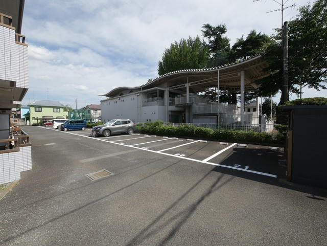 駐車場　★敷地内に屋根付駐輪場がございます★