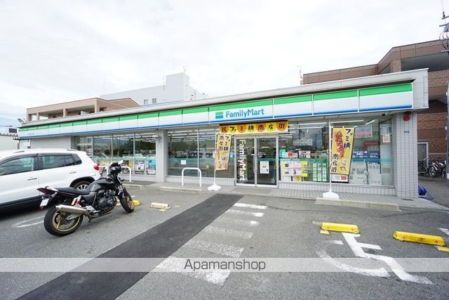 コンビニ　ファミリーマート（コンビニ）まで230m
