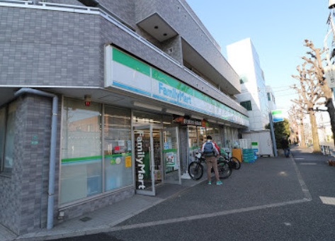 コンビニ　ファミリーマート 目黒柿の木坂店（コンビニ）まで424m