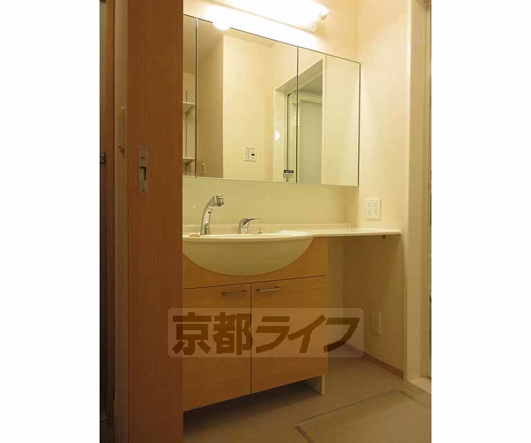 洗面設備　大きな独立洗面台です！