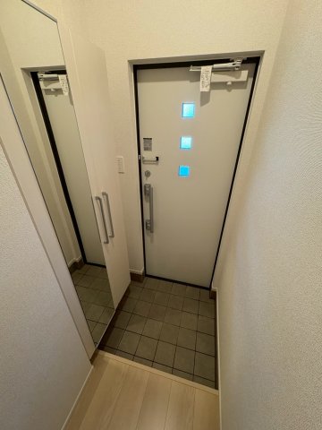 玄関　収納もある玄関です