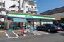 コンビニ　ファミリーマート まるいし希望丘店（コンビニ）まで561m