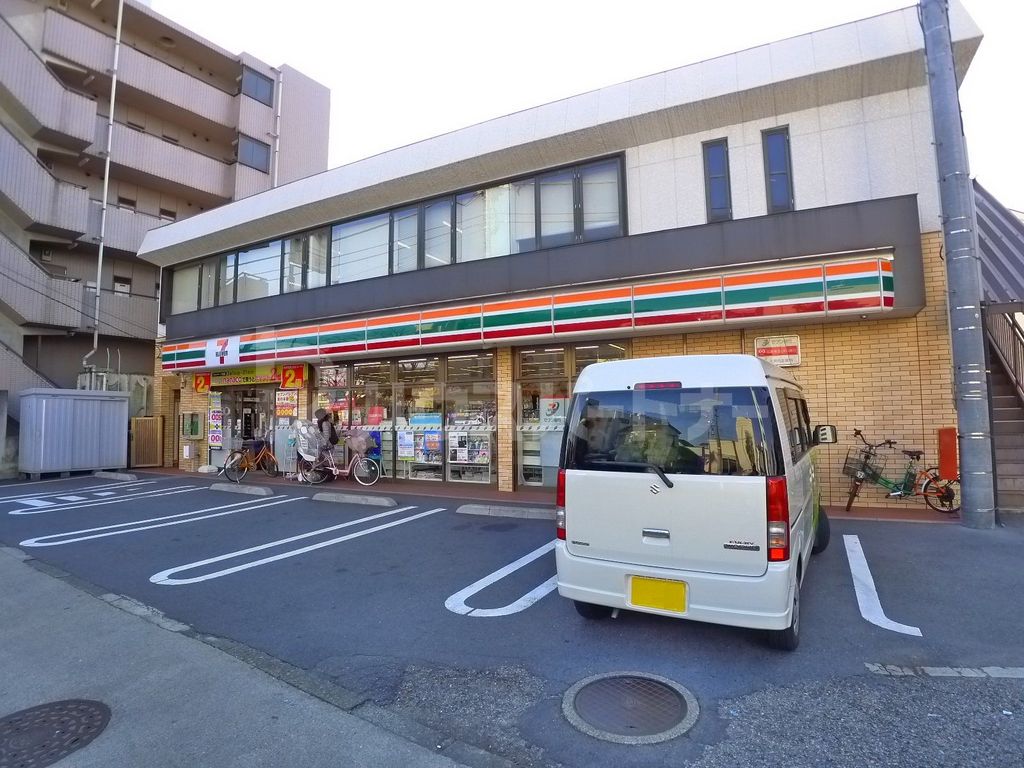 コンビニ　セブンイレブン本木店（コンビニ）まで350m