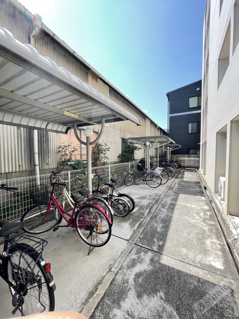 その他共有部分　屋根付き駐輪場は大事な自転車を雨から守ります♪