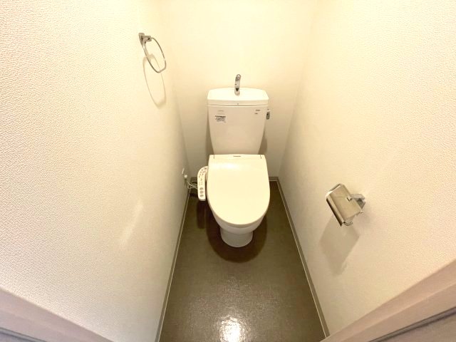 トイレ　同建物反転タイプを表示しています