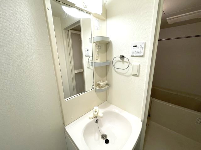 洗面設備　同建物反転タイプを表示しています