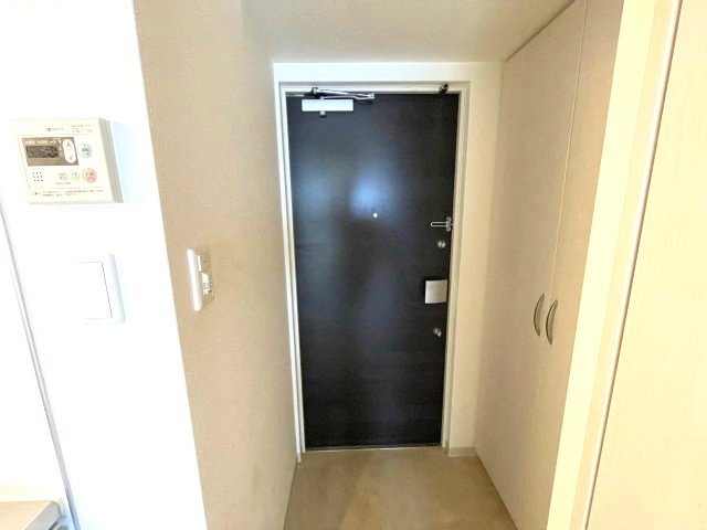 玄関　同建物反転タイプを表示しています