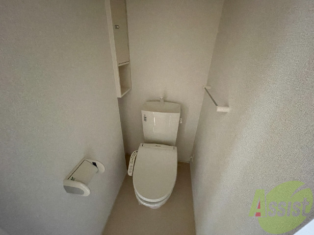 トイレ　ウォシュレット機能がついたトイレです。安心して使用できますね