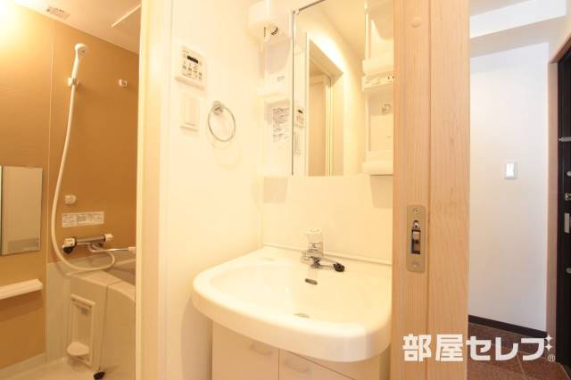 洗面設備　洗面台もきれいですね