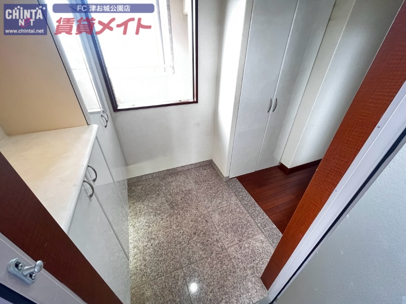 玄関　別部屋反転画像参考