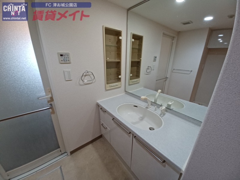 洗面設備　別部屋反転画像参考