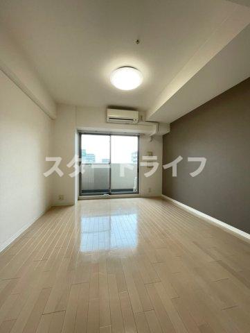地下鉄御堂筋線 新大阪駅 徒歩7分 15階建 築18年の居間写真