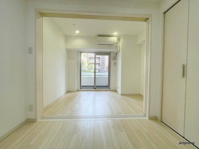 BRAVI南堀江の居間写真