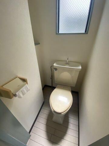 ＪＲ東海道本線 横浜駅 徒歩10分 6階建 築34年のトイレ写真