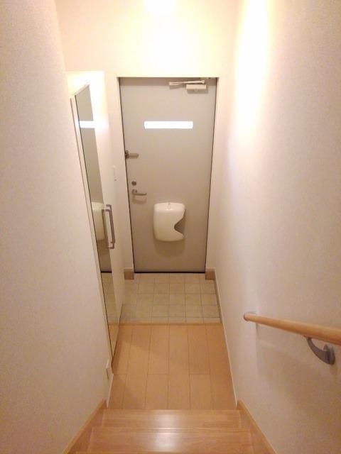 ストリングス・ワンの玄関写真