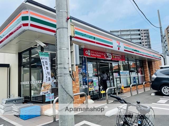 コンビニ　セブンイレブン（コンビニ）まで562m