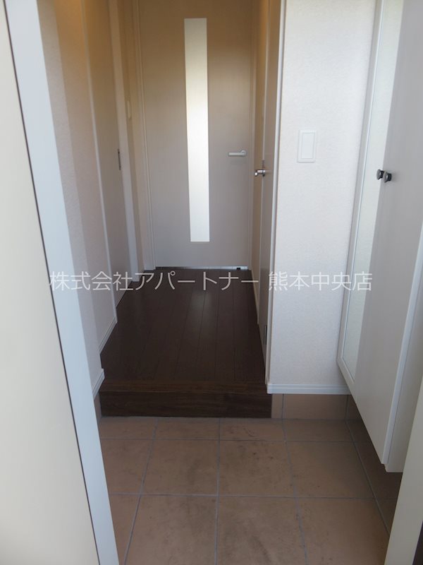 玄関　全身鏡つきシューズボックスあり♪