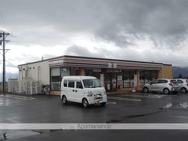 コンビニ　セブンイレブン（コンビニ）まで951m