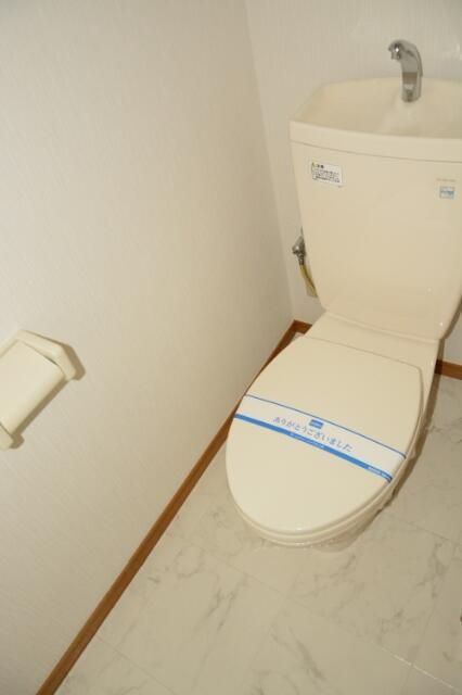 ＪＲ埼京線 浮間舟渡駅 徒歩5分 2階建 築21年のトイレ写真