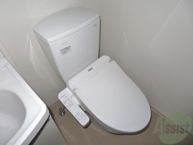 トイレ　ウォシュレット付きのトイレです。シャワートイレは日本の宝。