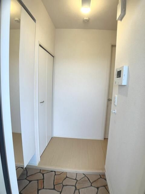 玄関　写真は別の部屋のものです。
