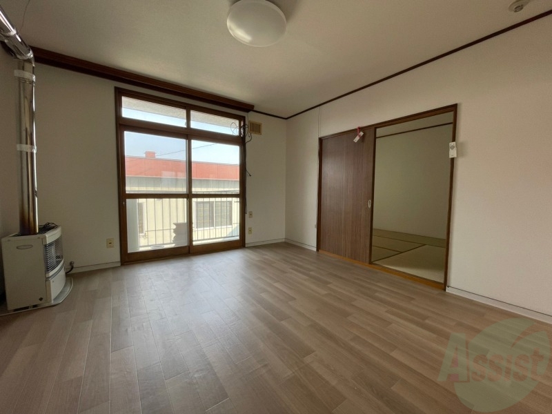 居室・リビング　広くてキレイなお部屋が広がっていて、充実した生活が送れそう。