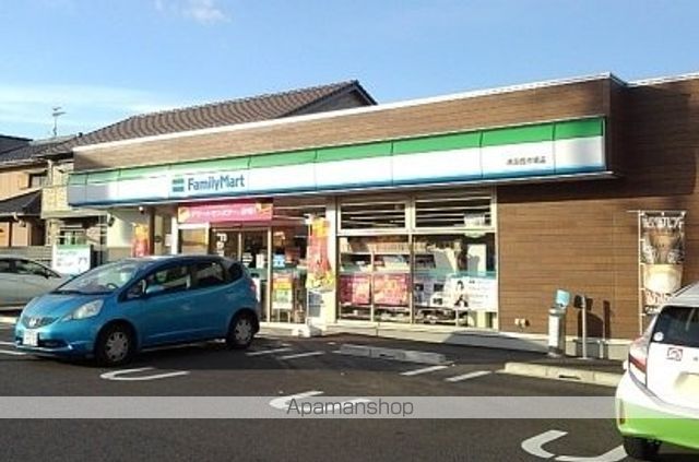 コンビニ　ファミリーマート（コンビニ）まで550m