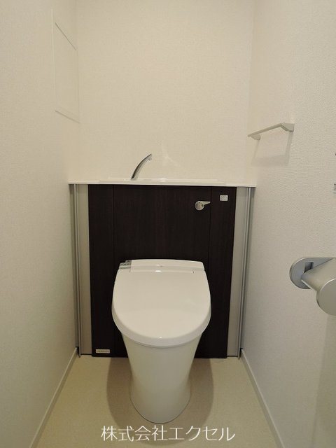 トイレ　温水洗浄便座です。