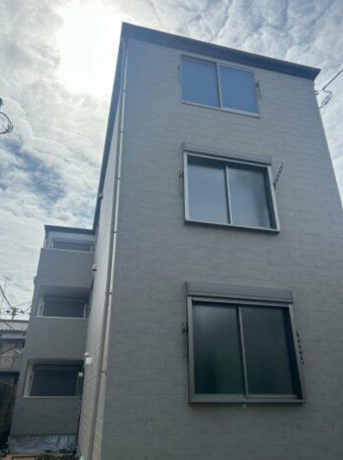 建物外観　ネット無料。ネット無料なら月々実質4000円程度のコストがか