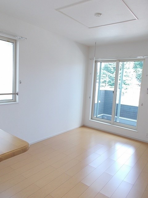 居室・リビング　南東向きで明るいお部屋です。