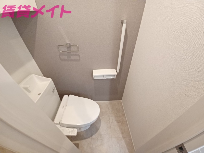トイレ　同型参考写真