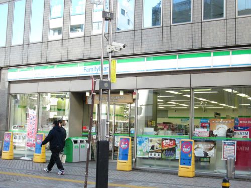 コンビニ　ファミリーマート藤沢駅北口店（コンビニ）まで412m