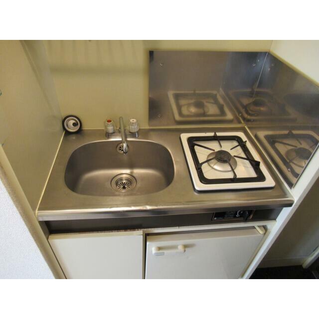 キッチン　同建物、別部屋の写真を使用しております。