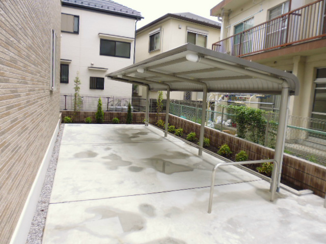 その他共有部分　屋根付きの駐輪場です。