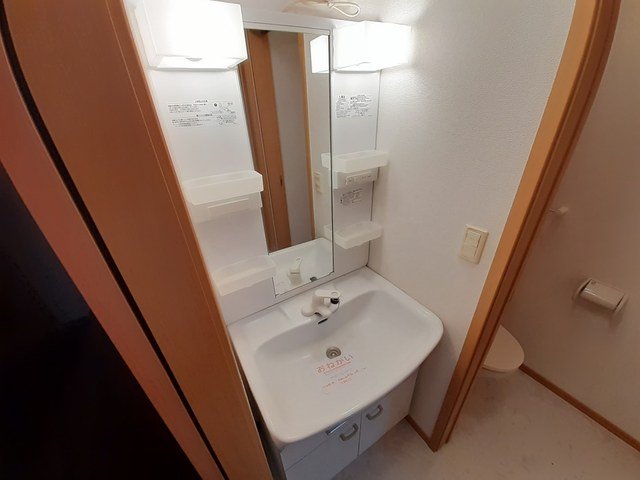 洗面設備　ゆったりとスペースのある洗面所