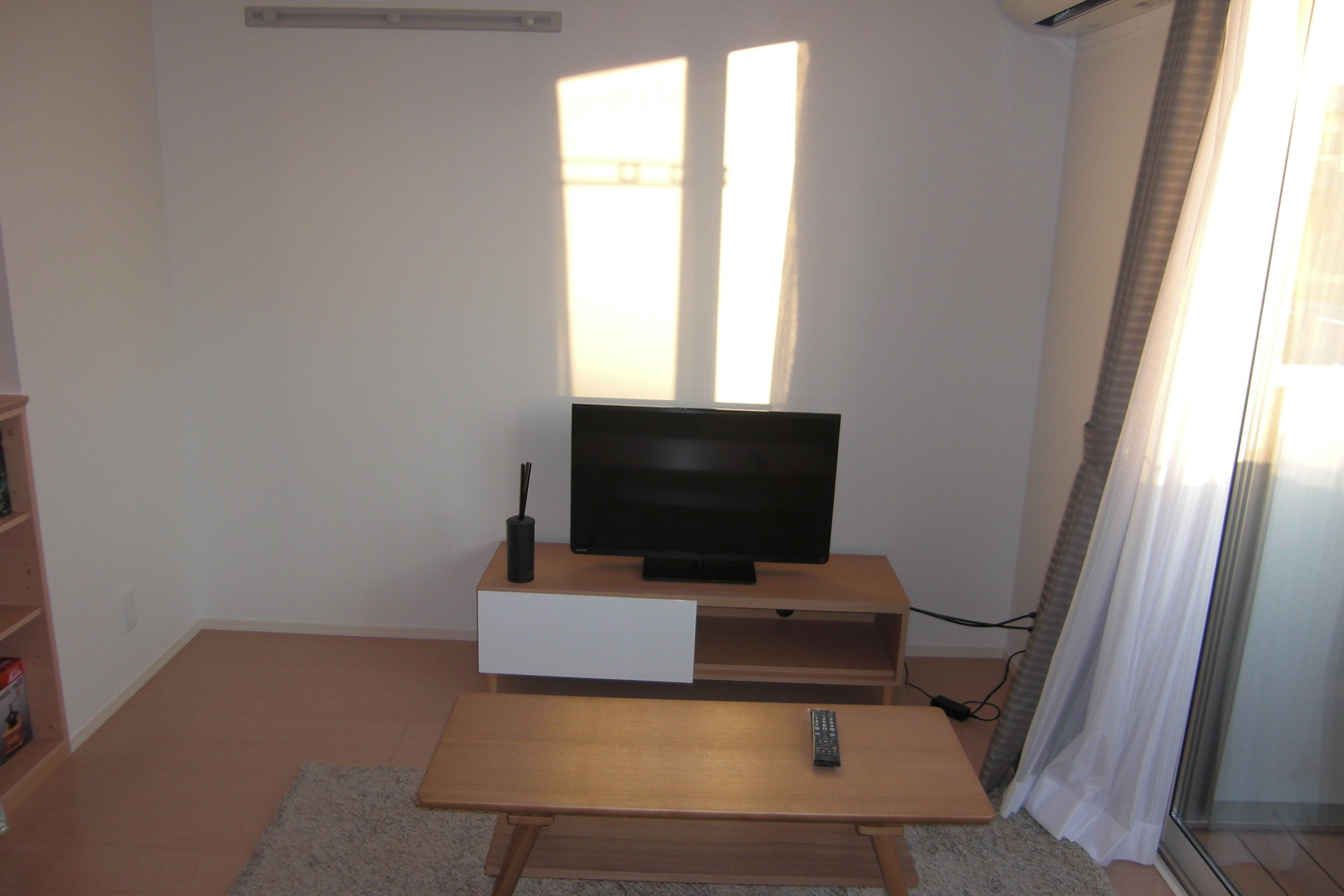 セキュリティ　テーブル、テレビ付き！用意する手間が省けます！