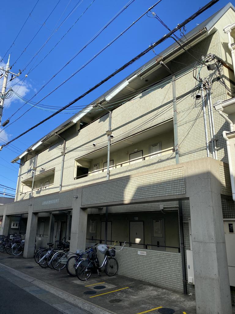 長岡京市調子のマンションの建物外観