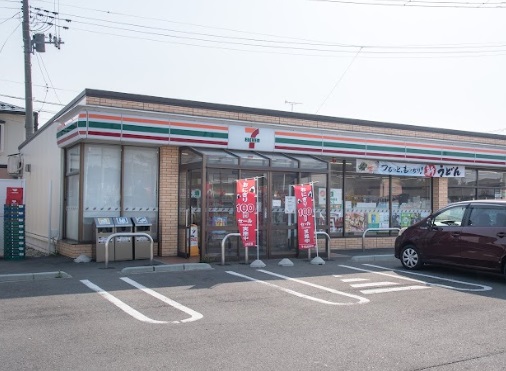 コンビニ　セブンイレブン秋田飯島新町２丁目店（コンビニ）まで900m
